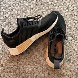 Adias NMD R1 Size 9.5 only worn once! Good condition!
